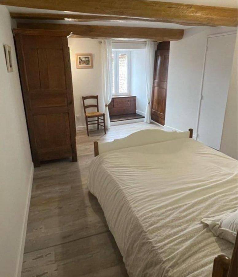 Appartement entier, One-Bedroom Apartment in Tours-sur-Meymont, Parc Naturel Régional Livradois-Forez
