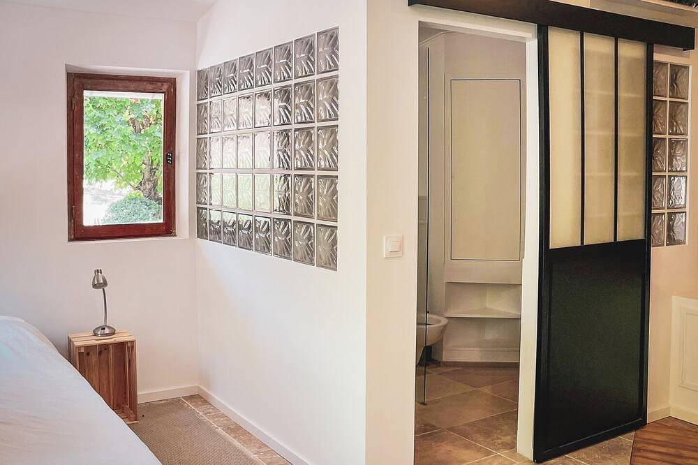 Charming Stone House set in its own olive grove, with large pool & amazing views in Buis-les-Baronnies, Región de Nyons