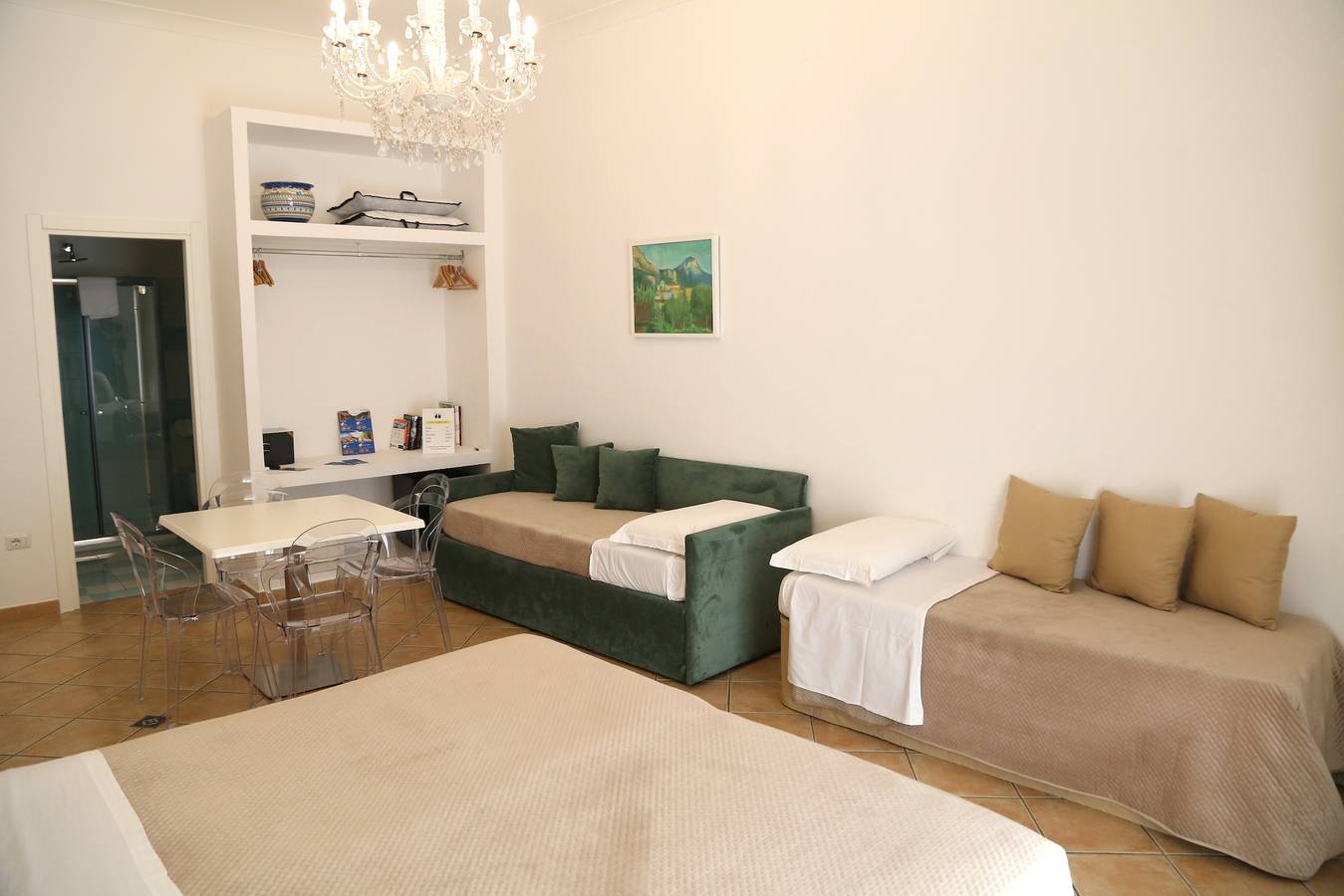 Sorrentina Guest House - Camera Quadrupla con Balcone e Wi-Fi in Spiaggia pubblica di Sorrento, Sorrento
