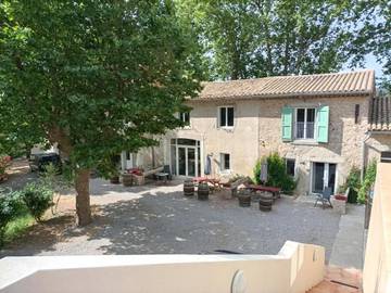 Gîte pour 9 personnes, avec piscine ainsi que jardin et vue à Fontcouverte