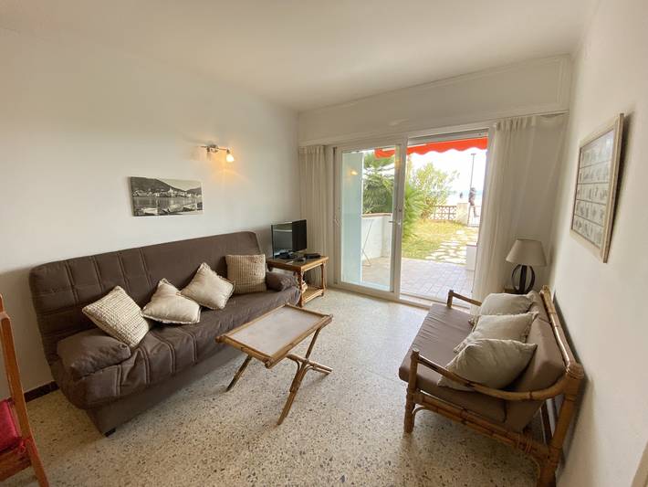 Entire apartment, Holiday apartment for 6 people with terrace in Platja de Sant Margarida (Roses), Roses