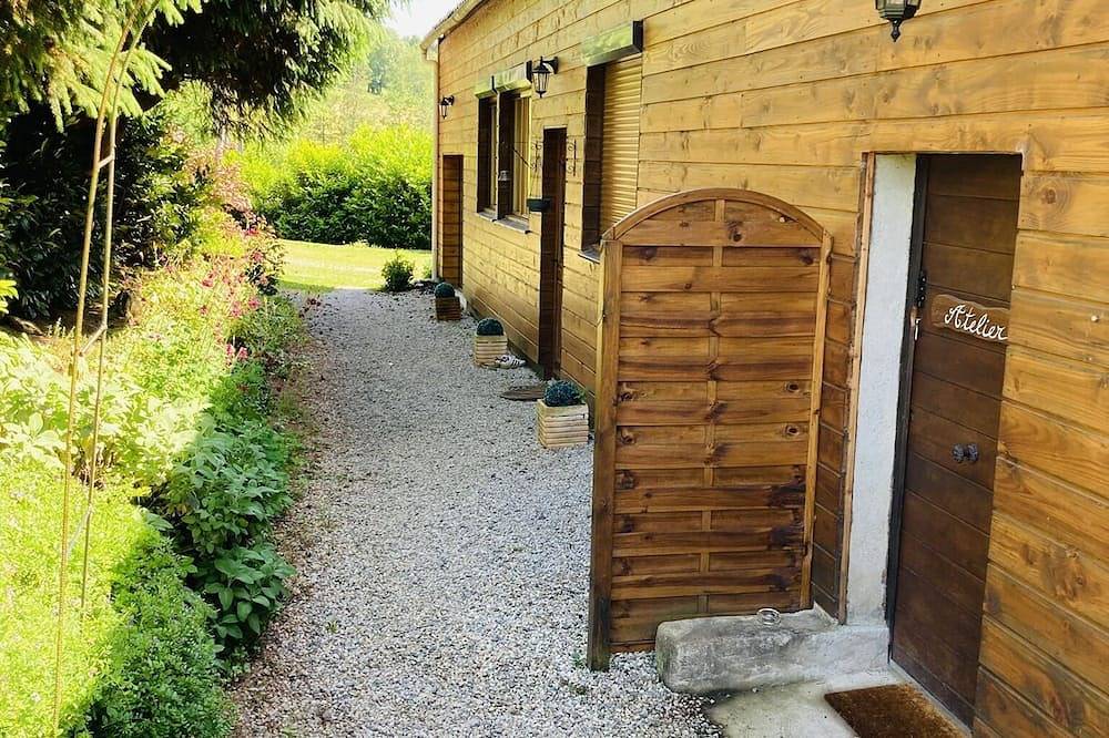 Chalet near La Bourboule/Le Mont-Dore in Avèze, Regionaler Naturpark Volcans d'Auvergne