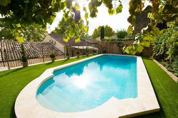 Maison d’hôte pour 4 personnes, avec vue ainsi que balcon et piscine à Ansouis