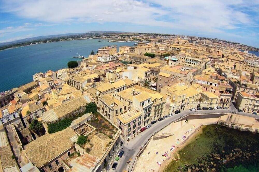 In the heart of Ortigia, close to the beach of Calarossa,. in Syracuse, Province de Syracuse