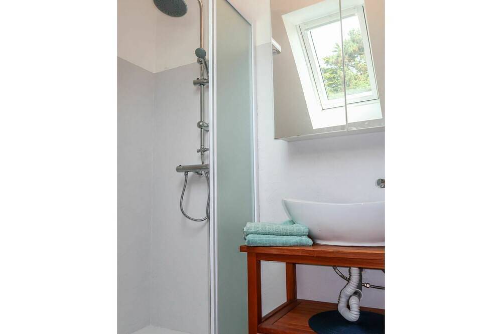 Lovely apartment in villa for 3 guests with Wifi in Plozévet, Côte de Cornouaille