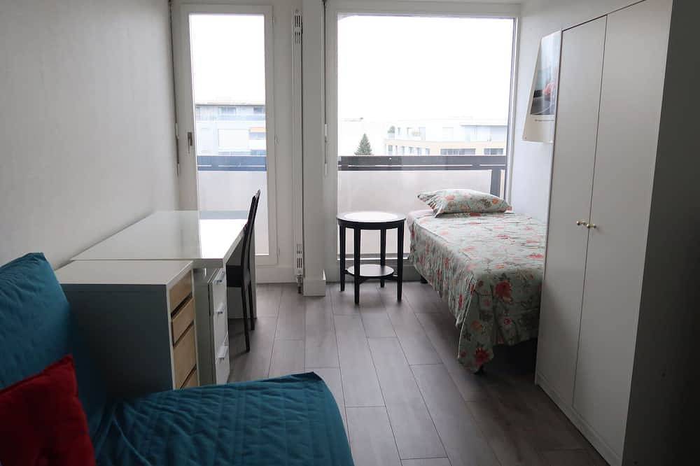 Entire apartment, Lovely apartment for 6 guests with Wifi, pool, Tv, balcony, panoramic view and parking in Genève, Lake Geneva