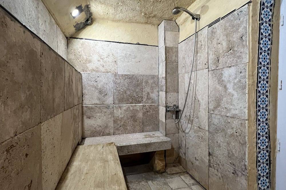 Appartement entier, Studio provençal, cachet, calme in Le Revest-les-Eaux, Côte méditerranéenne (France)