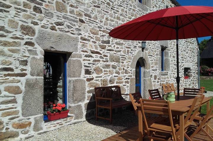 Location de vacances pour 6 personnes, avec terrasse et jardin, animaux acceptés à Plouigneau