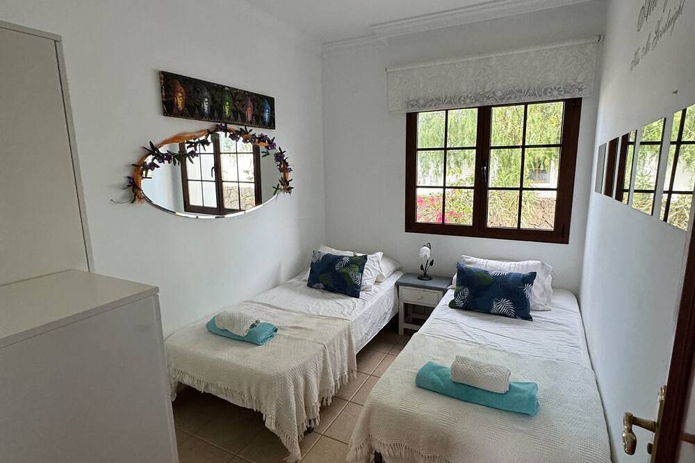 Villa Amore  A detached private villa with beautiful mountain views in Playa Blanca, Yaiza