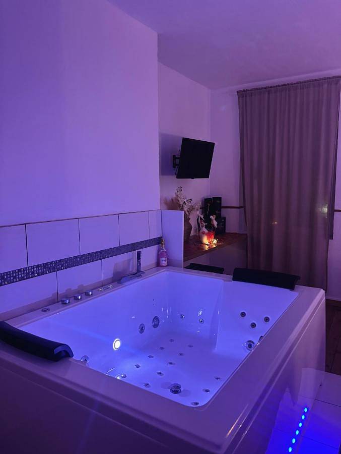 Chambre d’hôte pour 2 personnes, avec jacuzzi à Orbec