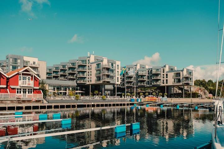 Hotell för 4 Personer, med balkong samt pool och bastu och bubbelpool i Strömstad