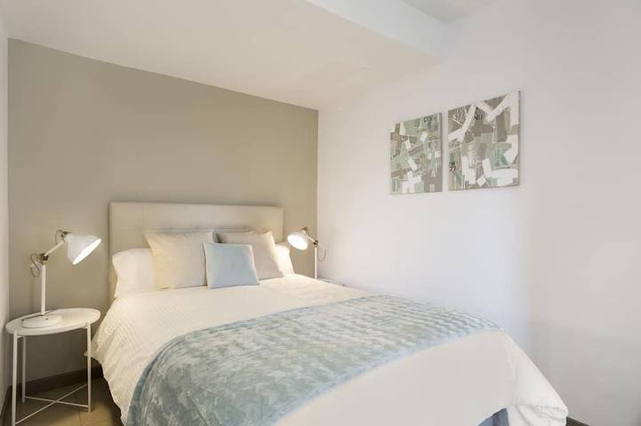 Appartement entier, Valencia St. Top Floor Bright & Quiet Apartment in Barcelona Centre, Barcelone