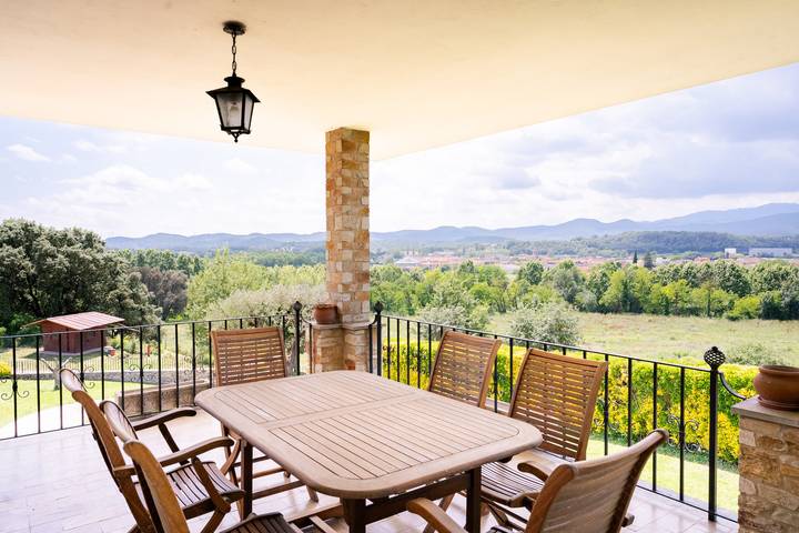 Chalet para 9 personas, con jardín y balcón en Pla de l'Estany - 2
