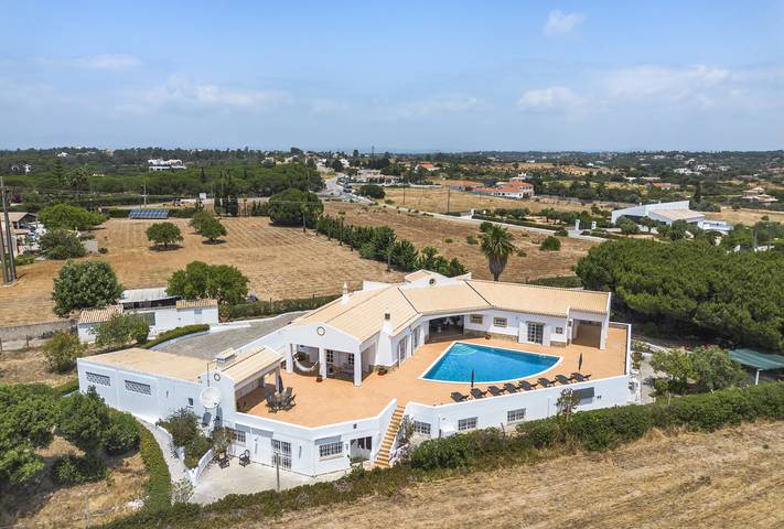 Villa para 8 pessoas, com Terraço e Jardim em Caramujeira