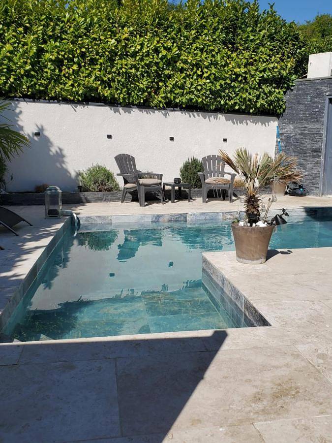 Casa de vacaciones para 4 personas, con vistas además de jardín y piscina - 1