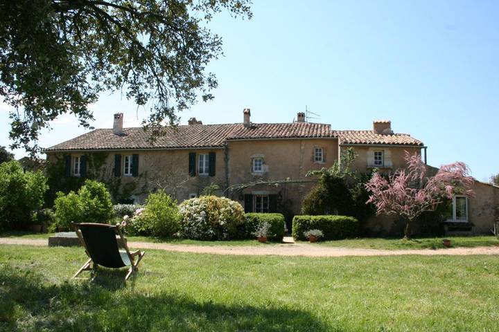 Gîte pour 2 personnes, avec vue ainsi que jardin et piscine, animaux acceptés à Varages - 2