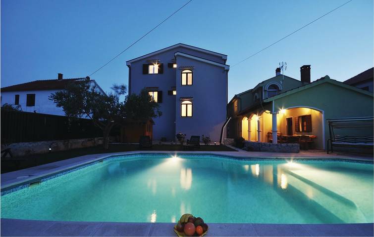Ferienwohnung für 4 Personen, mit Terrasse und Pool in Zadar (Kommun) - 3