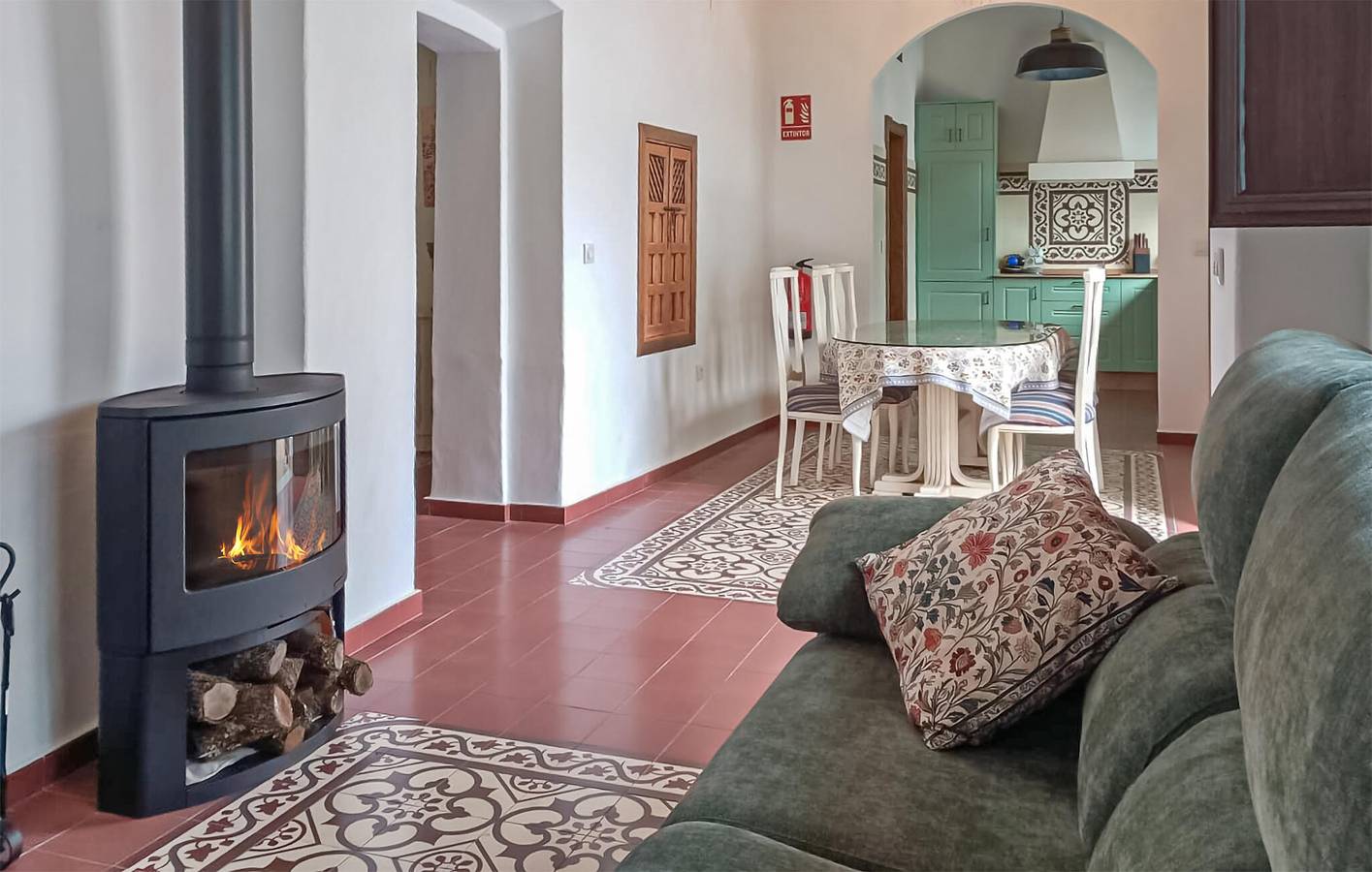 Acogedor apartamento con piscina y chimenea, a 400 metros del centro de la ciudad. in Castilblanco de los Arroyos, Provincia de Sevilla