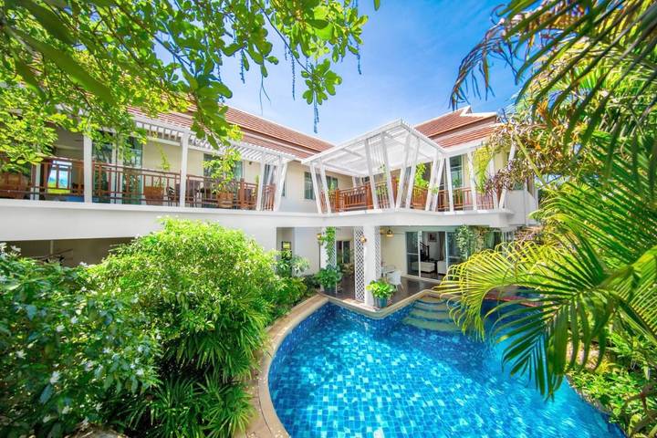 Villa pour 10 personnes, avec jardin et terrasse à Pattaya