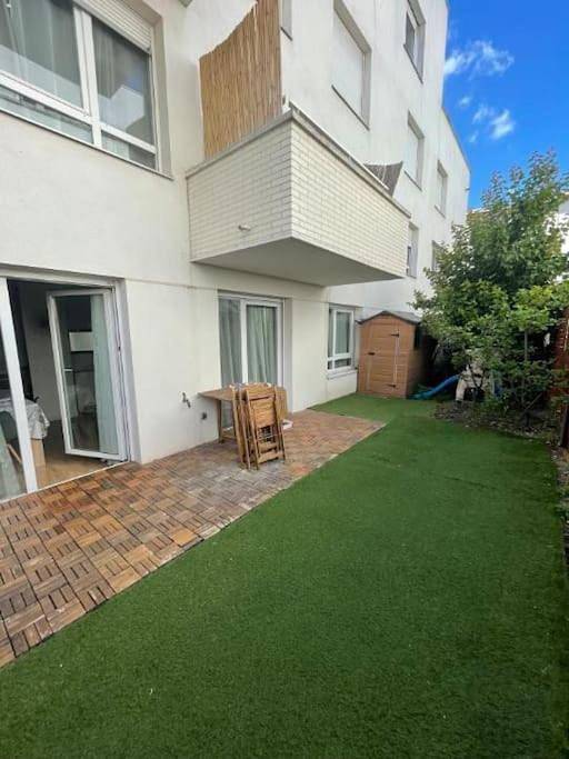Gîte pour 4 personnes, avec terrasse à La Courneuve