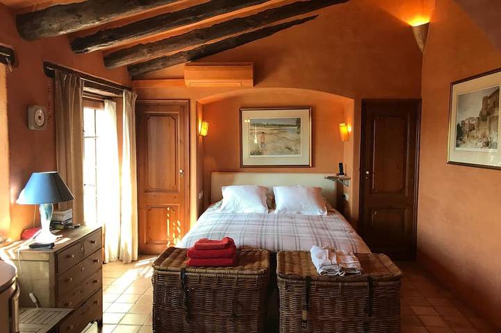 Bella vecchia casa di campagna nel pittoresco villaggio catalano in Begur Centre, Begur