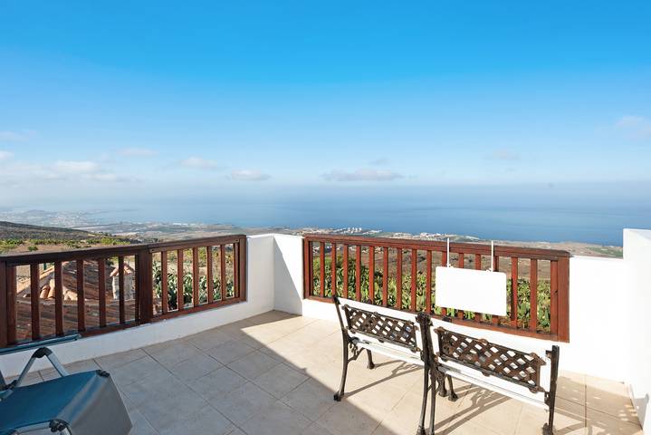 Holiday Home Casa Rural Macrina with Sea View, Wi-Fi, A/C, Terrace & Balcony in La Concepción, Adeje