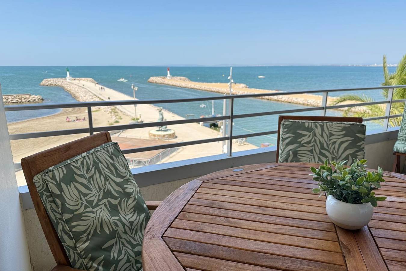 Apartamento entero, Beautiful 2-Bedroom Apartment Terrace Facing the Canal Sea Vew Impérial 4 in Port Camargue, Le Grau-du-Roi