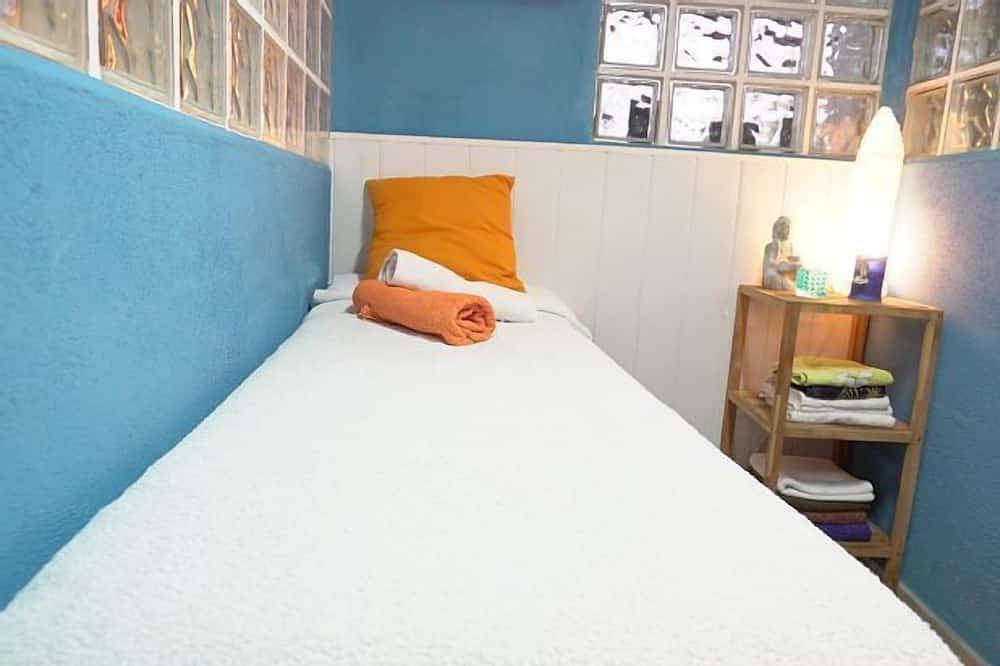 Self catering La Pausa Rural for 10 people in Olost, Osona