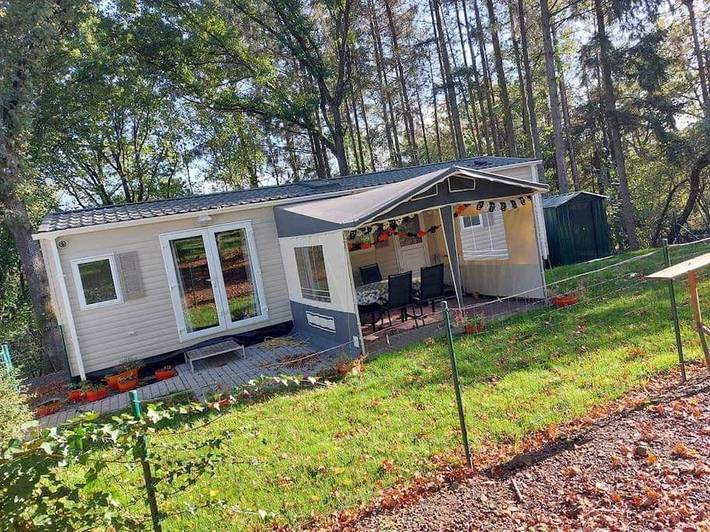 Gîte pour 4 personnes, avec piscine et bassin pour enfant ainsi que vue et jardin dans Olloy-sur-Viroin