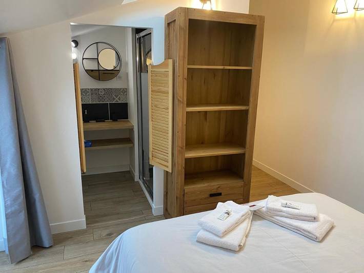 Location de vacances pour 2 personnes, avec terrasse et vue ainsi que jardin et piscine à Cahors - 3