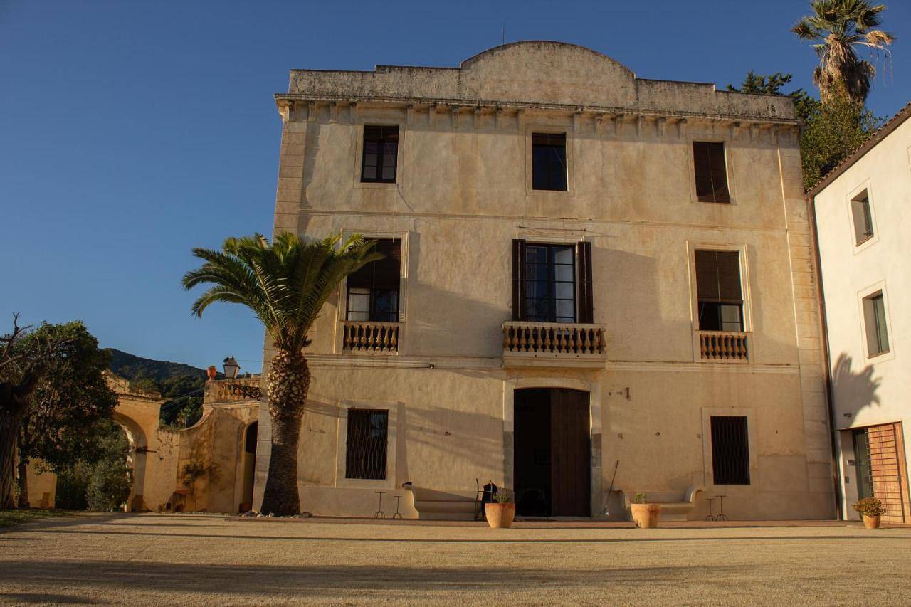 Can Rovira - Stunning Neoclassical Mansion, Just 20 min drive from Barcelona City Center, Ideal for groups and families in Alella, Costa del Maresme