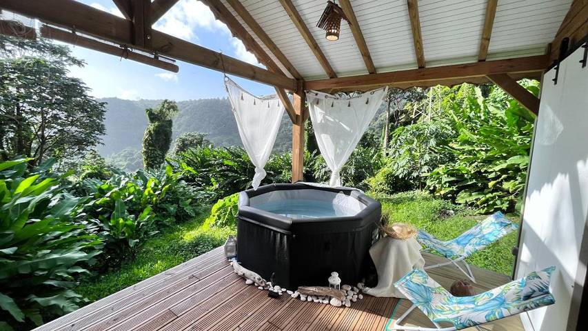 Chalet für 2 Personen, mit Terrasse und Garten sowie Ausblick - 1