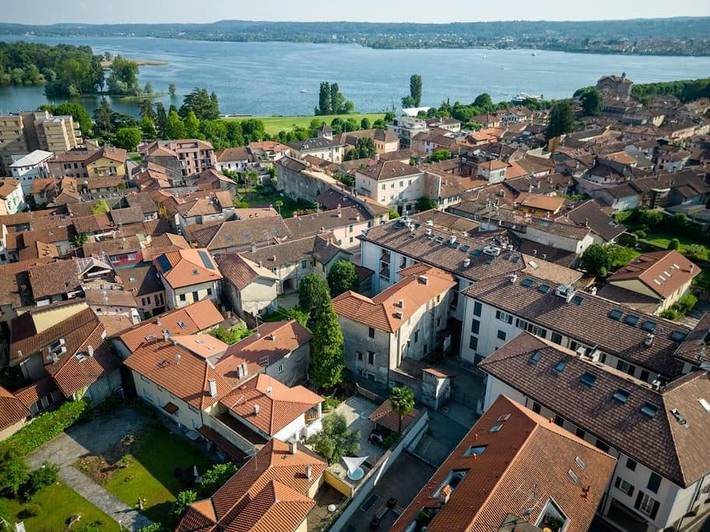 Location de vacances pour 6 personnes, avec jardin et jacuzzi, animaux acceptés dans Angera - 3