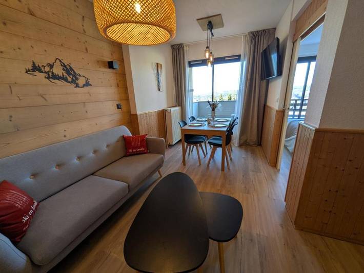 Gîte pour 2 personnes, avec vue et balcon à Mijoux