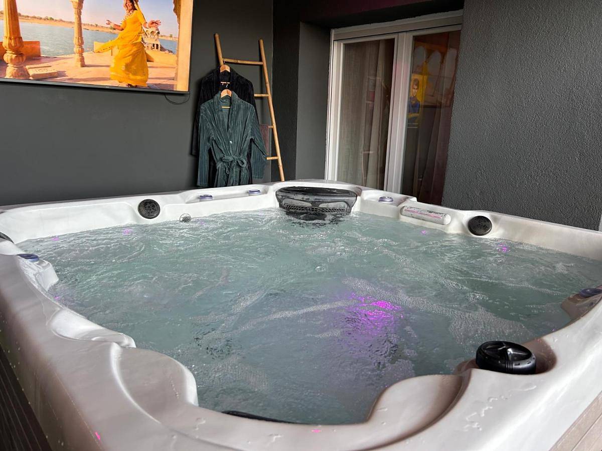 Appartement entier, La suite prestige avec Spa Sauna Netflix Jardin in Champigneulles, Région de Nancy