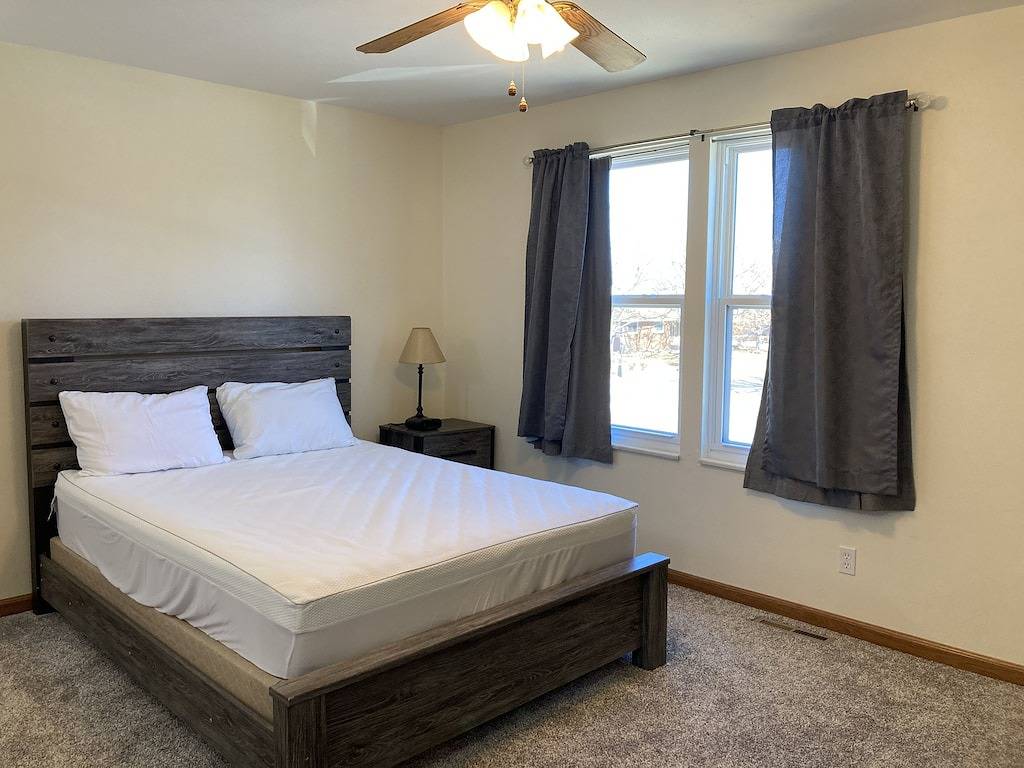 Large Home near Lake- pool table game room in Longmont, Boulder County