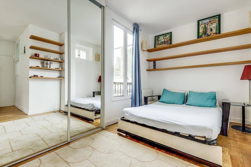Entire apartment, The cellarman - Bright & Calm  by Mon Petit Faré in Paris, Ile de France