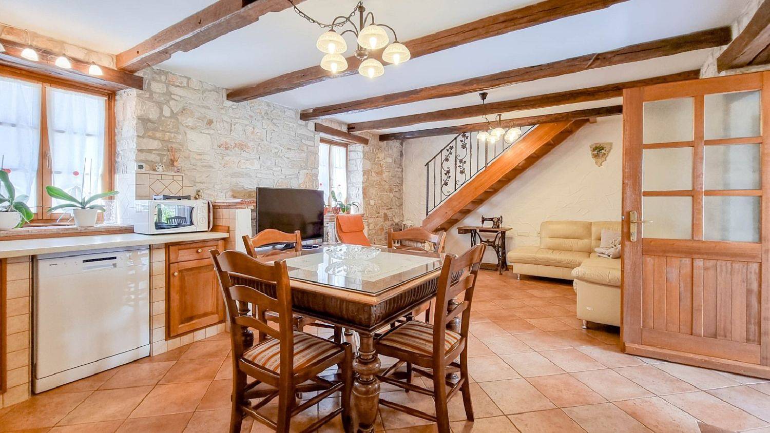 Hundefreundliches Steinhaus nur 100 Meter zum Strand mit privatem Garten, Liegen, Bbq in Novigrad, Umag i okolice