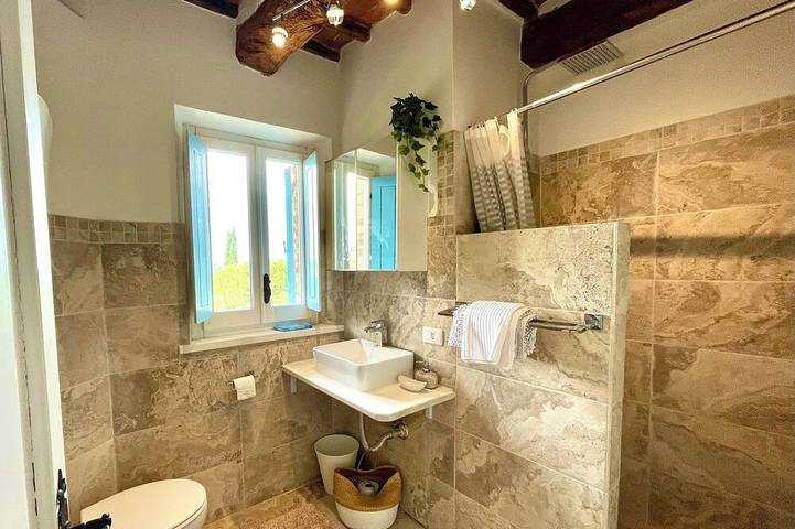 Atemberaubende, geräumige Villa Gioiella mit vier Schlafzimmern an der Grenze zwischen Umbrien und der Toskana in Castiglione del Lago, Lago Trasimeno
