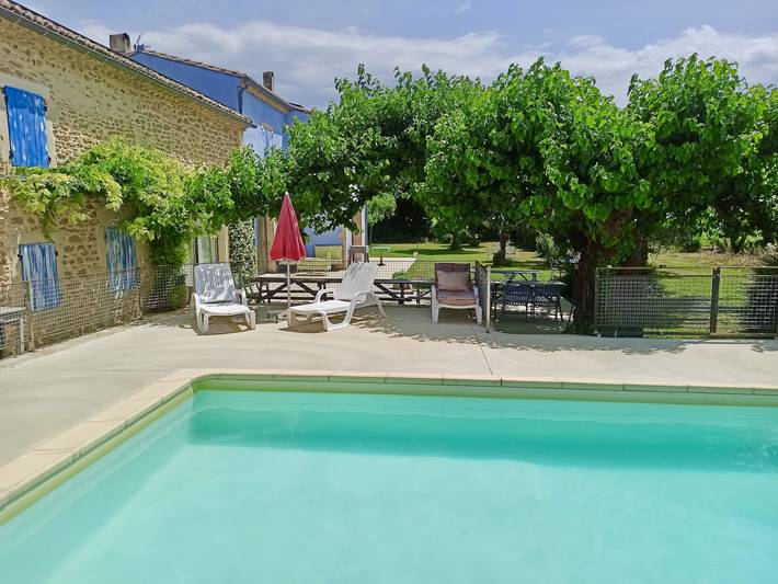 Villa pour 23 personnes, avec piscine ainsi que terrasse et jardin
