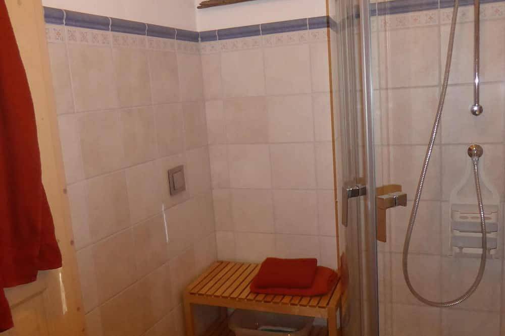 Ganze Wohnung, Komfortable Ferienwohnung direkt am Sandstrand in Hauptstrand Glowe, Glowe