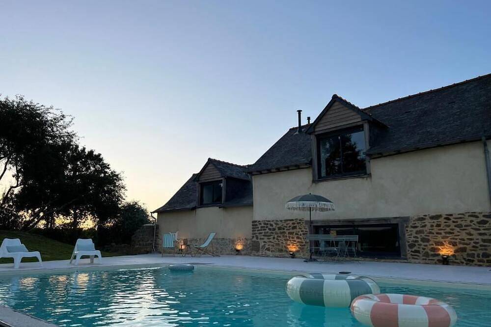 Le Logis de la Lettre - Guest house with outdoor swimming pool in Tinténiac, Saint-Malo region