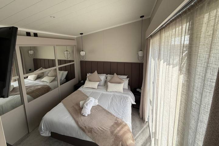 Malton 2-Bed Lodge, Sleeps 4, Pet Friendly in Howardian Hills AONB