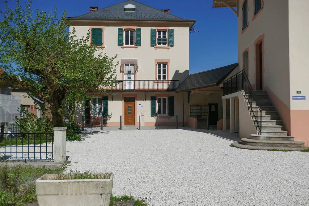 Entire apartment, Stylish 1-Bedroom Apartment in Aiguebelette-le-Lac, Chambéry region