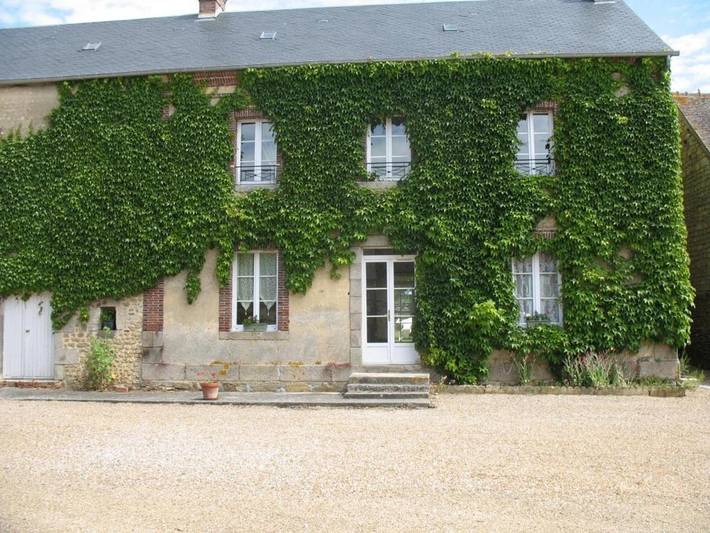 Gîte pour 6 personnes, avec jardin dans Bures