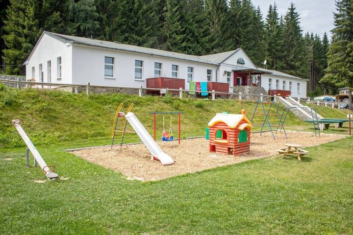 Ferienwohnung für 3 Personen, mit Balkon und Terrasse sowie Garten und Pool