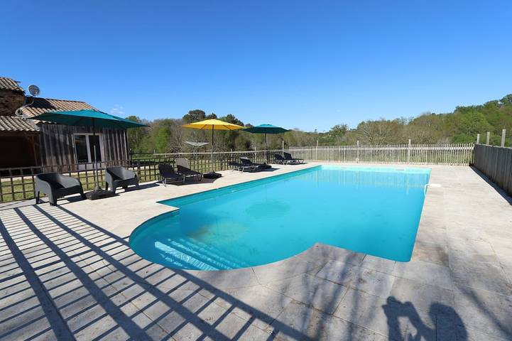 Location de vacances pour 8 personnes, avec terrasse et jardin à Lacapelle-Biron