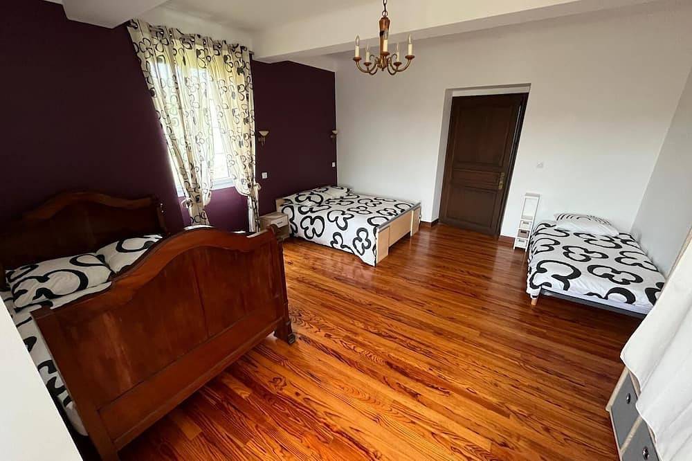Large country house in Sauvagnon, Béarn