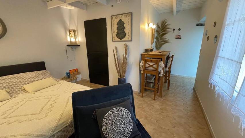 Maison d’hôte pour 2 personnes, avec vue et piscine, animaux acceptés à Nîmes - 2