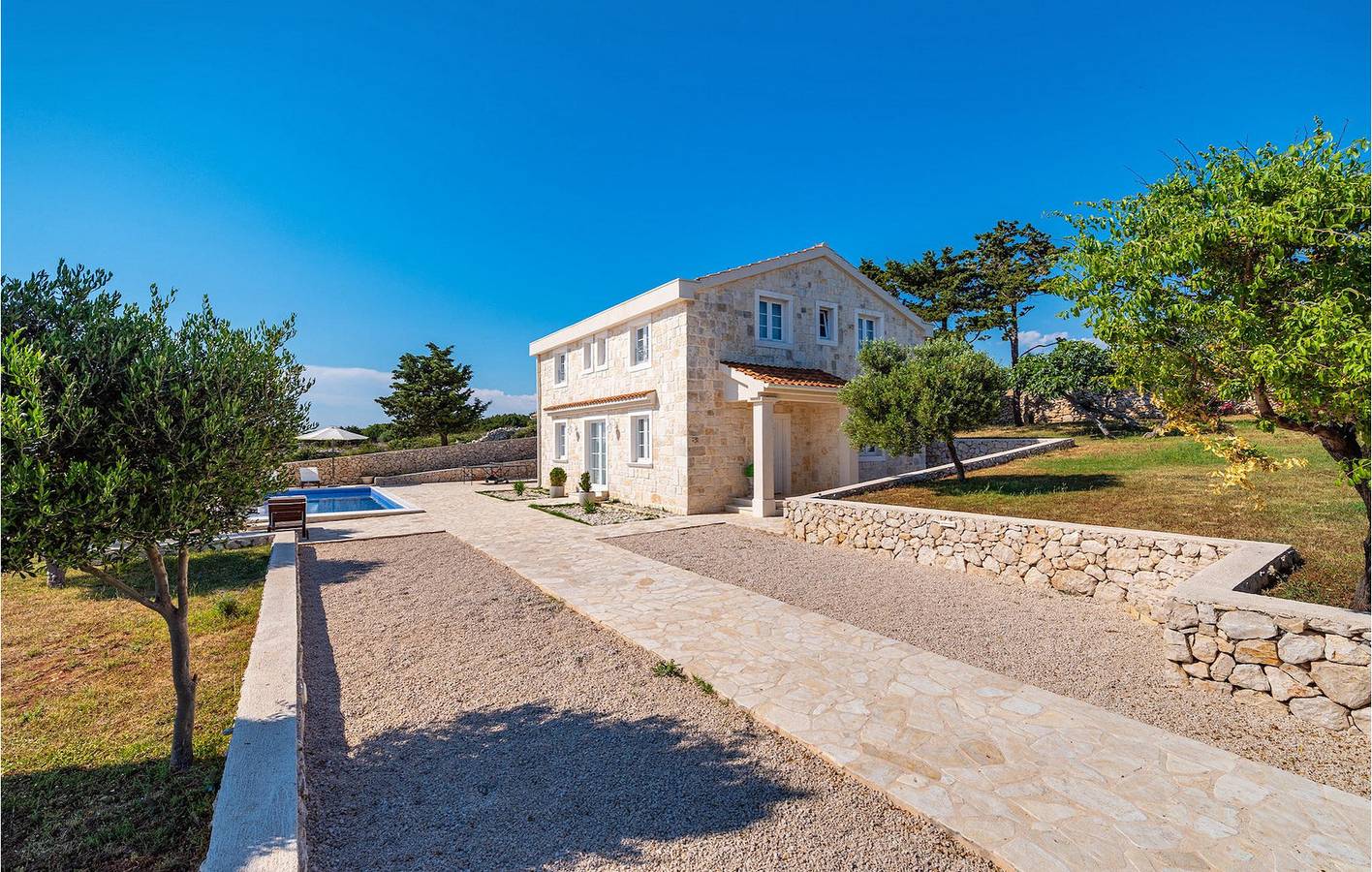 Appartement moderne de 2 chambres avec piscine, Wi-Fi et parking près de Stara Novalja in Novalja, Pag